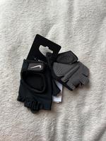 Neu Nike Gym Fitnes Handschuhe S Damen Berlin - Schöneberg Vorschau