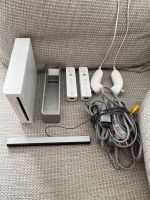 Wii + 2x Fernbedienung & 2x Nunchuk Hessen - Wiesbaden Vorschau