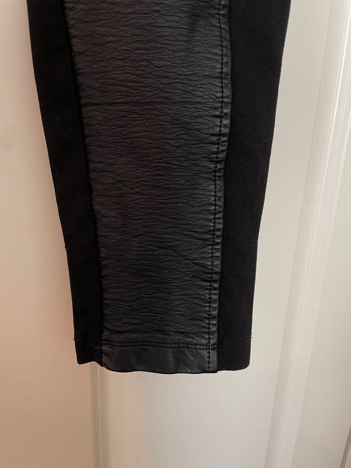 Esmara Leder Imitat Leggings schwarz Gr. L 44 in Hamburg