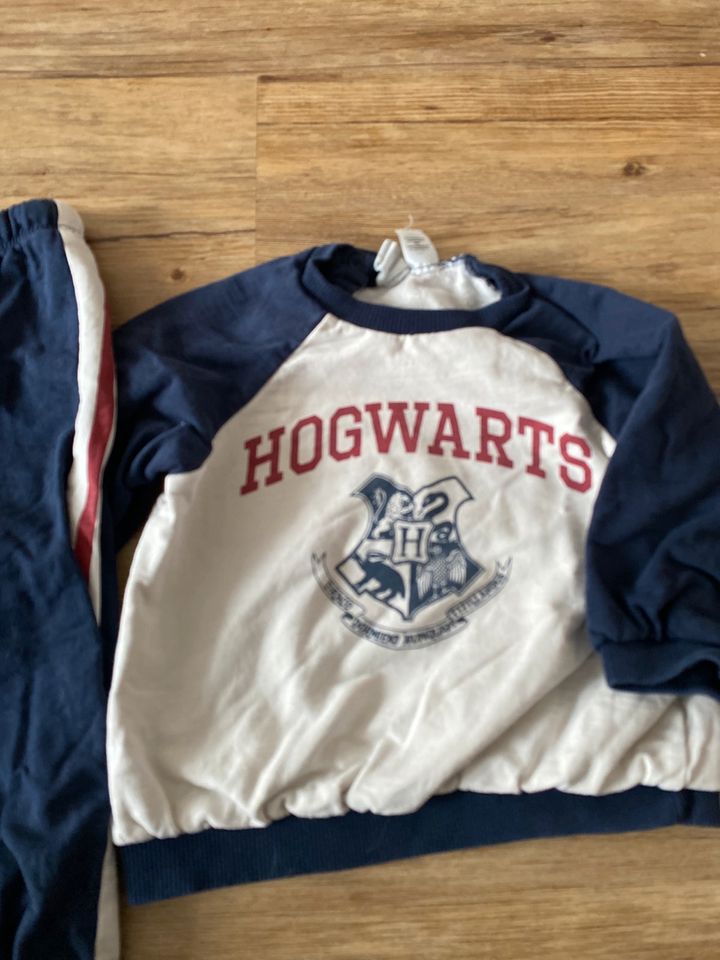 Kleinkind Pullover + Hose, Hogwarts, Gr. 86 in Ehingen (Donau)