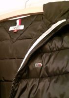 TOMMY JEANS Winterjacke Steppjacke, S, schwarz (Tommy Hilfiger) Sachsen - Neukieritzsch Vorschau