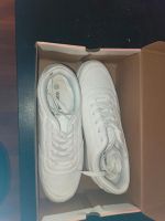 Sneaker Schuhe Größe 39 Niedersachsen - Reppenstedt Vorschau