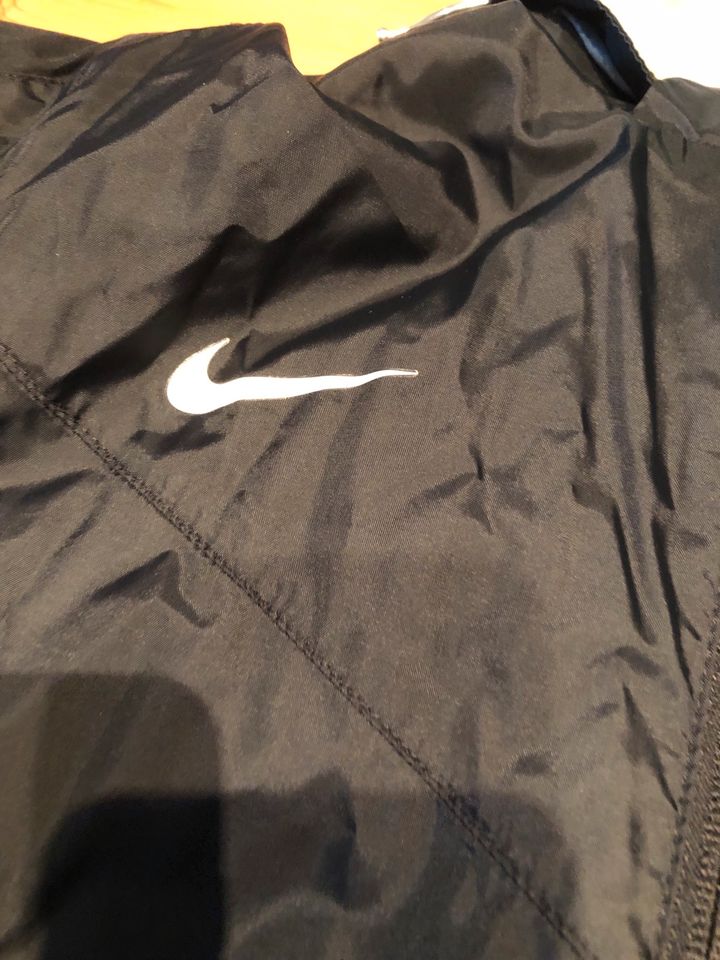 Nike Regenjacke in Kiel