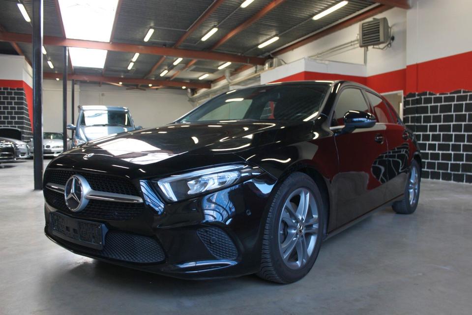 Mercedes-Benz A 180 Kamera*PDC*Alcantara*Navi*Spurhaltesystem* in Köln