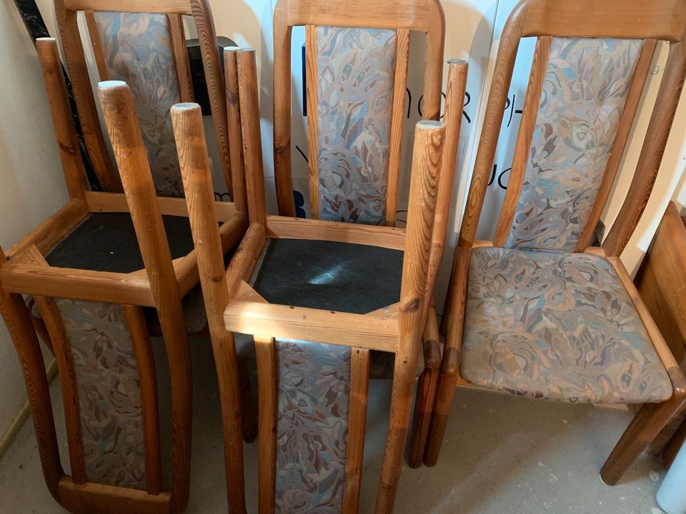 Esszimmer Tisch mit 6 Stühlen Massivholz in Rauschenberg