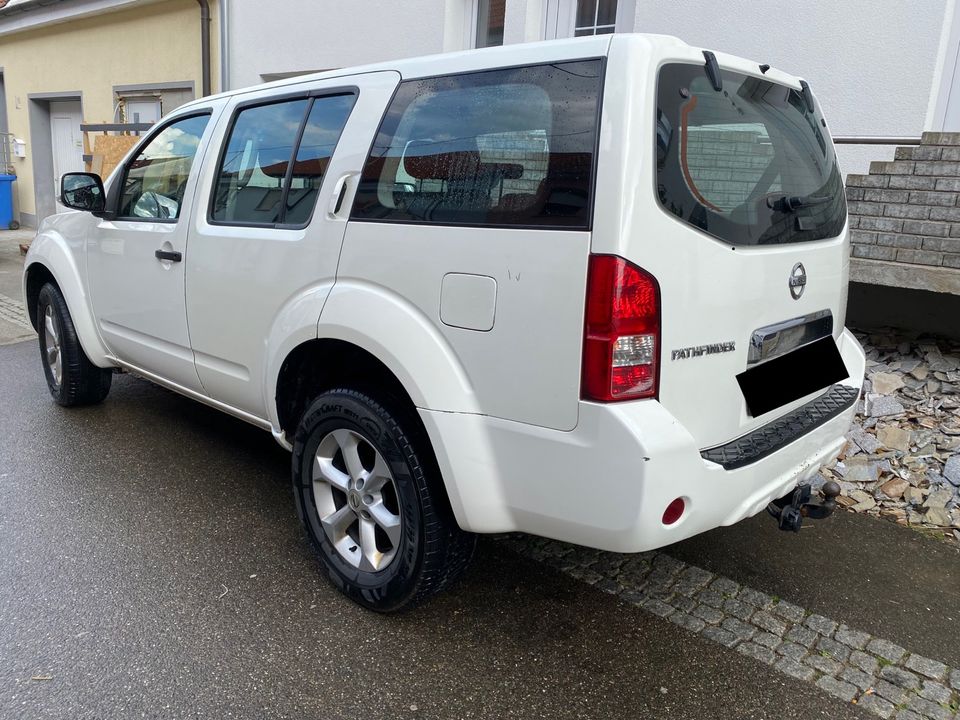 Nisan Pathfinder 2.5 dCi 4WD 190Ps 7 Sitzer in Schömberg