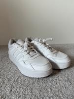 Weiße Sneaker Gr. 39 von Adidas Sachsen-Anhalt - Magdeburg Vorschau