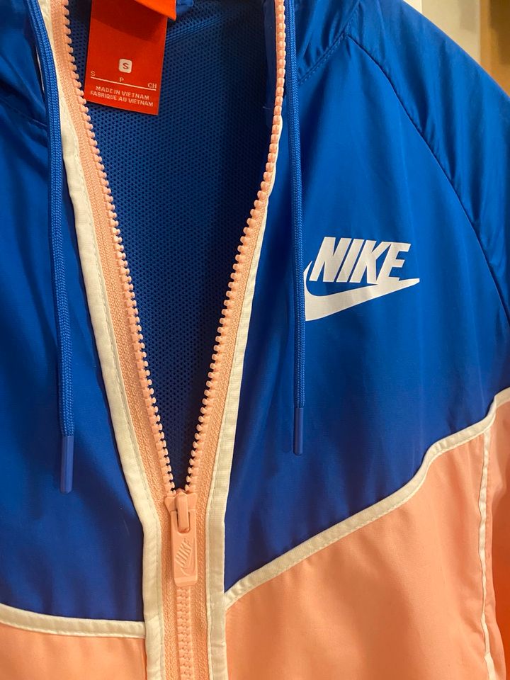 Nike Windrunner Jacke in Steinheim