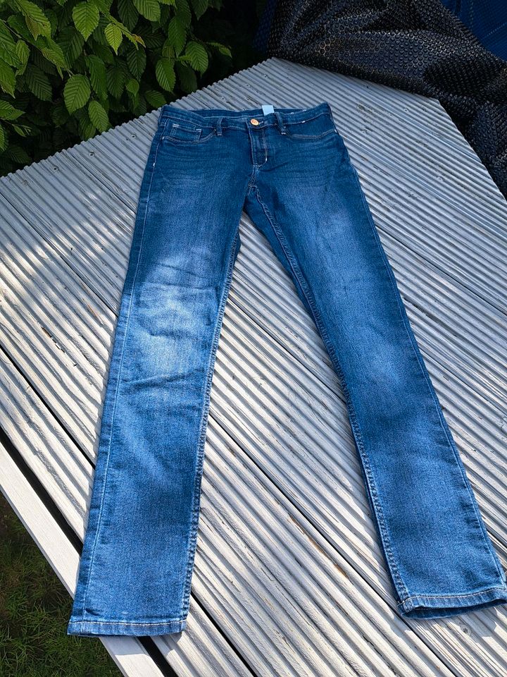 herrliche Jeans von H&M Skinny fit Gr. 158 in Leverkusen