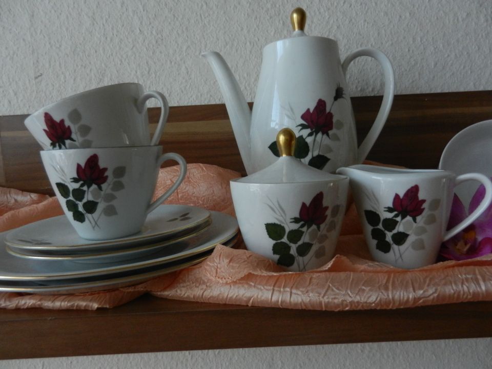 Verschiedene Teeservice in Kleinostheim