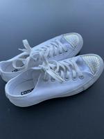 Super schöne Chucks weiß mit silberner Kappe Gr. 37,5 (wie 38) Hessen - Dreieich Vorschau