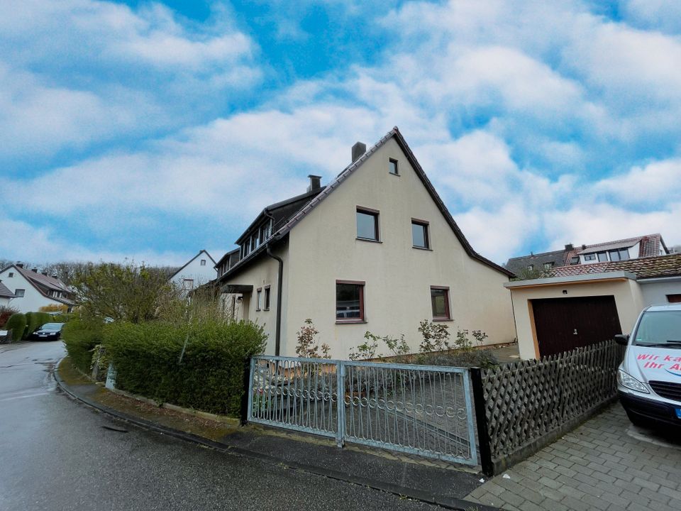 Großzügige DHH in sehr ruhiger Lage mit zusätzlichem Gartengrundstück + Garage in Weilimdorf in Stuttgart