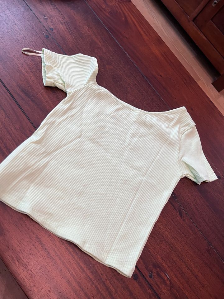 Hübsches Mädchen Shirt Diagonal Zara Größe 164 Neu in Berlin