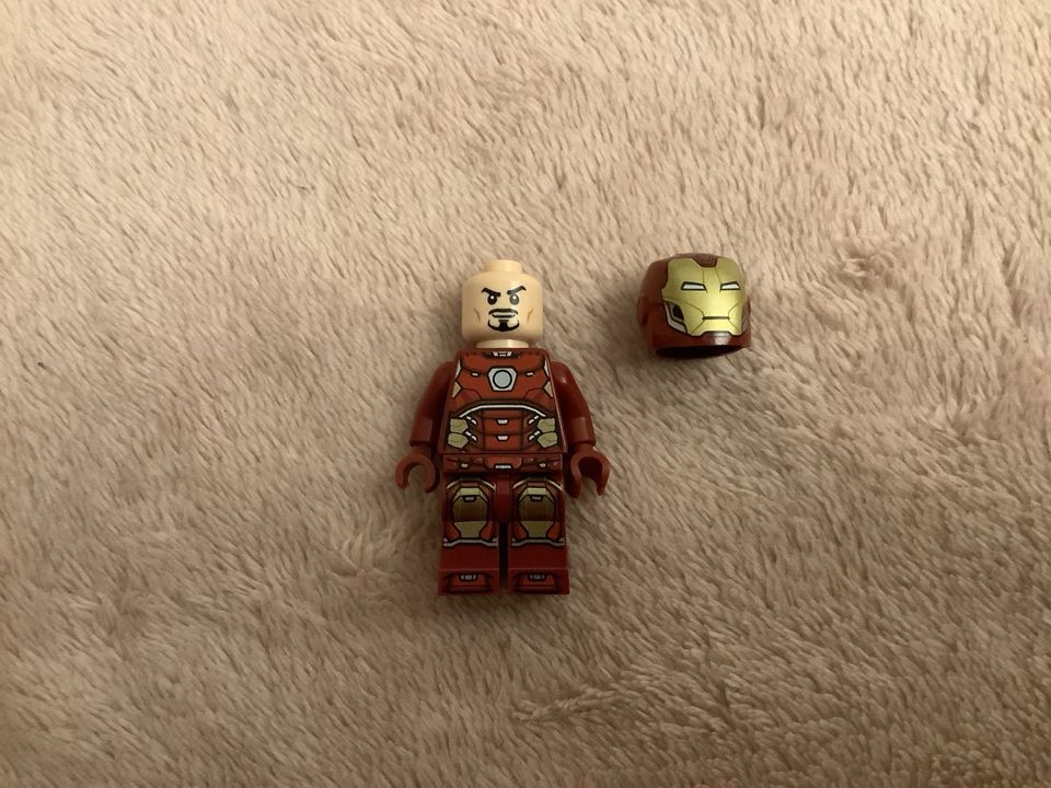 3 Originale Lego Marvel Figuren. Spider-Man, Venom, Iron-man in Gehrden