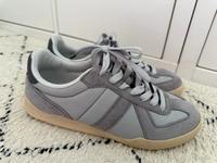 Graue Sneaker / Turnschuhe von Pull & Bear, Gr. 39 Brandenburg - Panketal Vorschau