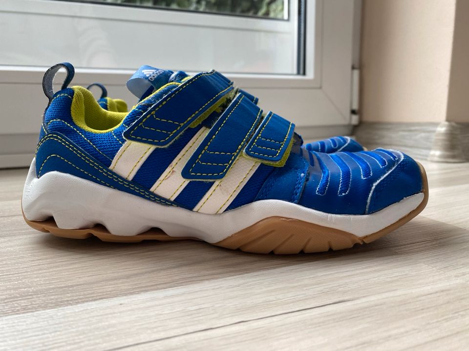 Adidas Orthlite, Schuhe, Sportschuhe, Hallenschuhe, Gr. 33 in Leingarten