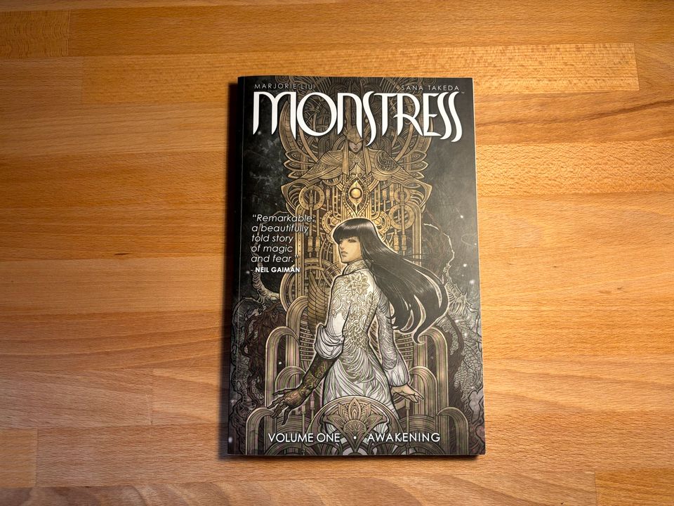 Monstress Volume 1 (Graphic Novel, Englisch) in Rosdorf