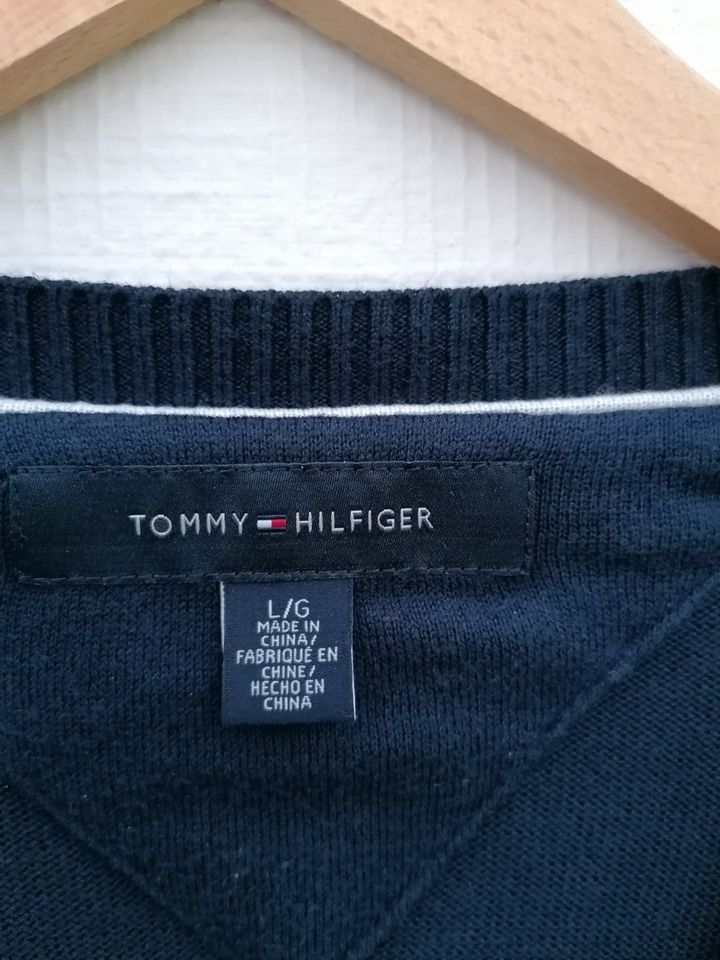 Tommy Hilfiger Pulli L Blau-rot-silber in Herzogenaurach