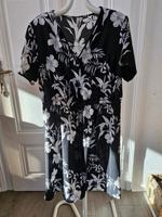 Kleid von Only Carmakoma in Gr. 44 Niedersachsen - Emmerthal Vorschau