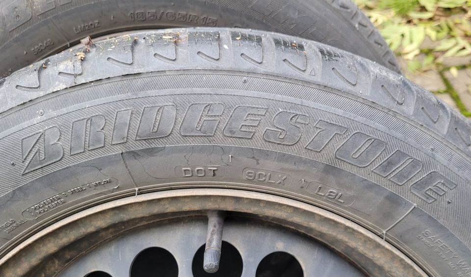 Winterräder Bridgestone 185 65 R15 / 3-5 ml Profil 6J 15 H2 ET 39 in Zeulenroda