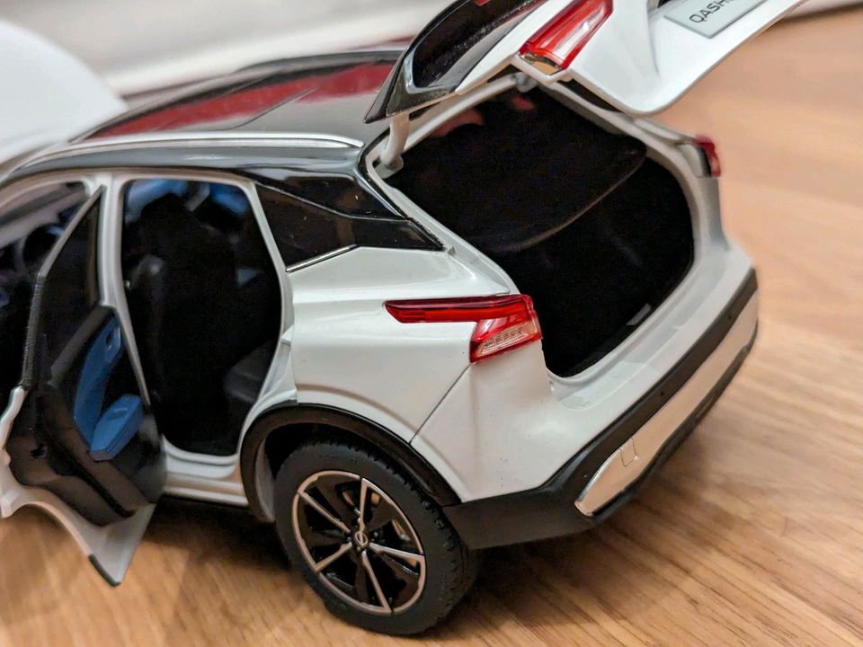 Nissan Qashqai 1/18 Weiss Schwarz Modellauto in Mülheim (Ruhr)