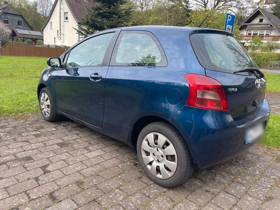 Toyota Yaris 1,3 Tüv neu, Klima. in Overath