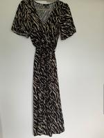 Kleid mit Muster in schwarz / beige Gr 34 Rheinland-Pfalz - Ockenheim Vorschau
