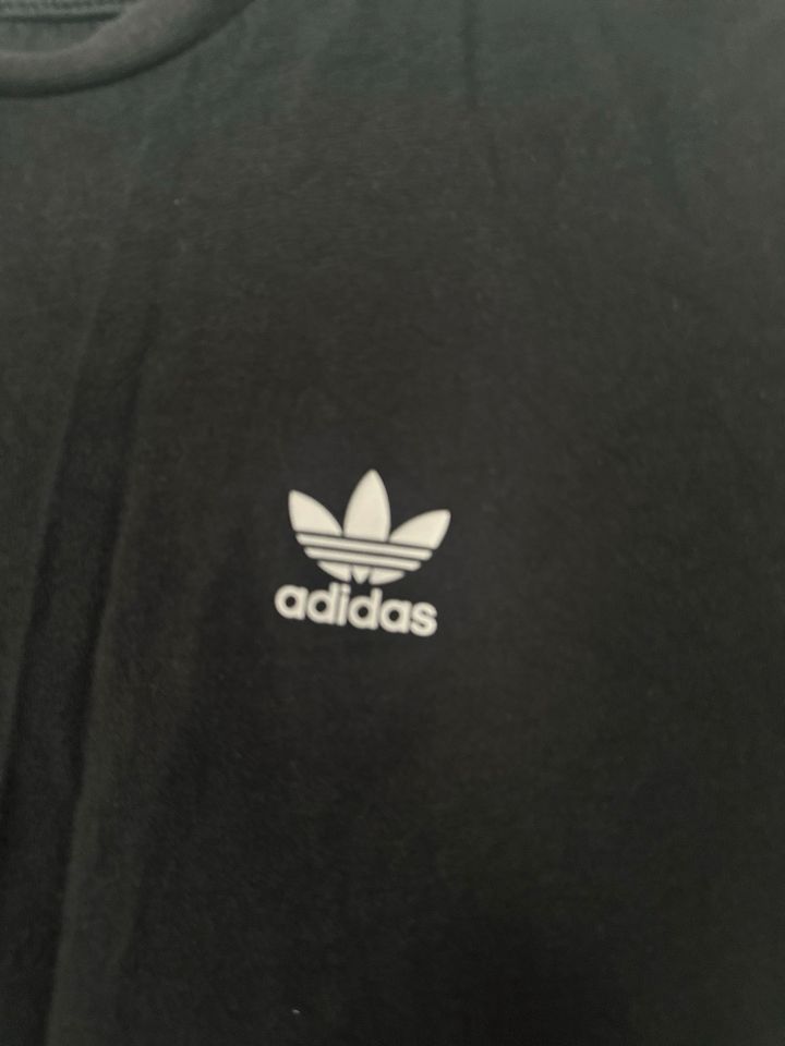 Adidas T-Shirt Mädchen 146/152 schwarz in Nürnberg (Mittelfr)