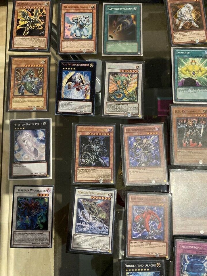 Yu-Gi-Oh karten mit Hülle abzugeben in Mering