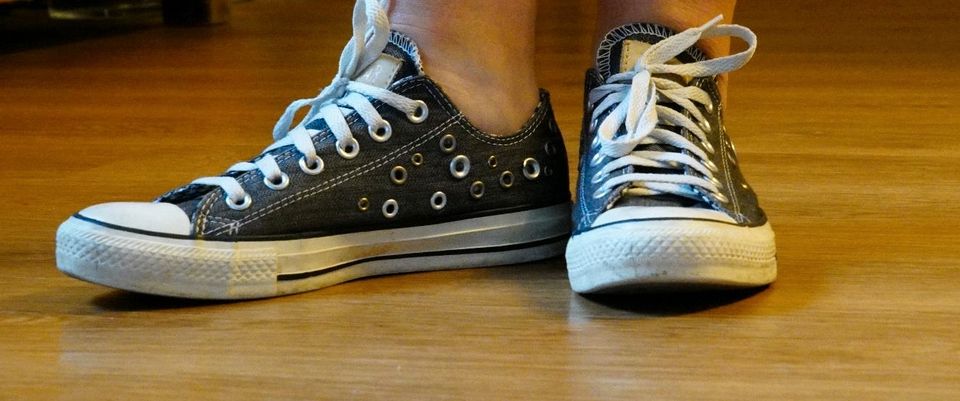 Converse All Stars Chucks gr 39 mit Nieten in Esslingen