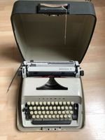 Triumph Gabriele 10 Schreibmaschine aus den 1960er Jahren Nordrhein-Westfalen - Bergisch Gladbach Vorschau