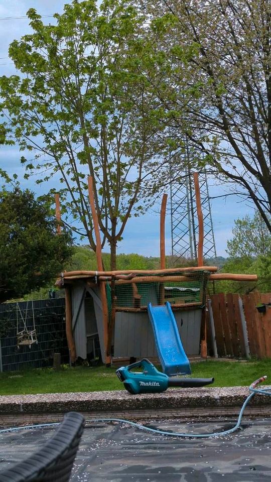 Baumhaus Spielplatz Gartenhaus Stelzenhaus Robinie Lärche in Remscheid