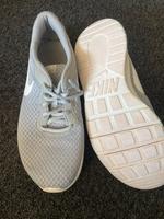 Nike Schuhe Größe 40 Sachsen - Coswig Vorschau