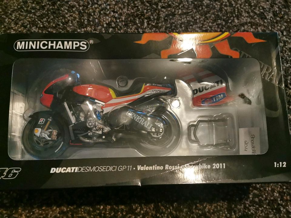 Valentino Rossi Ducati 2011 Minichamps 1 12 in Gera