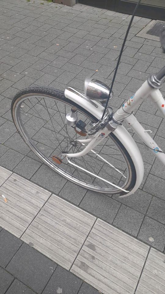 Also funktioniert frei nur hinten Rad soll repariert werden. in Krefeld