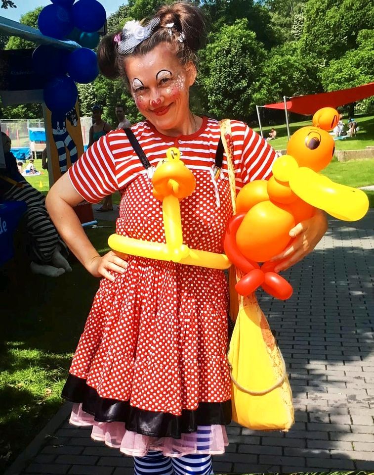 Ballonkünstler Kinderschminken Riesenseifenblasen Glitzertattoos in Göttingen