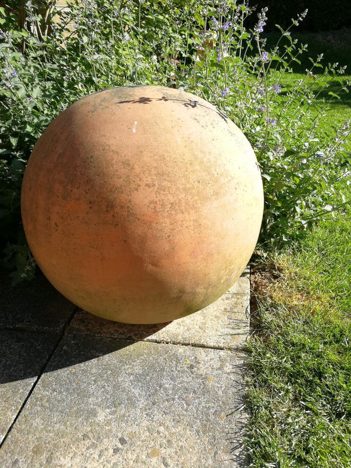 Aus ital. TERRACOTTA  Kugeln in Hildesheim