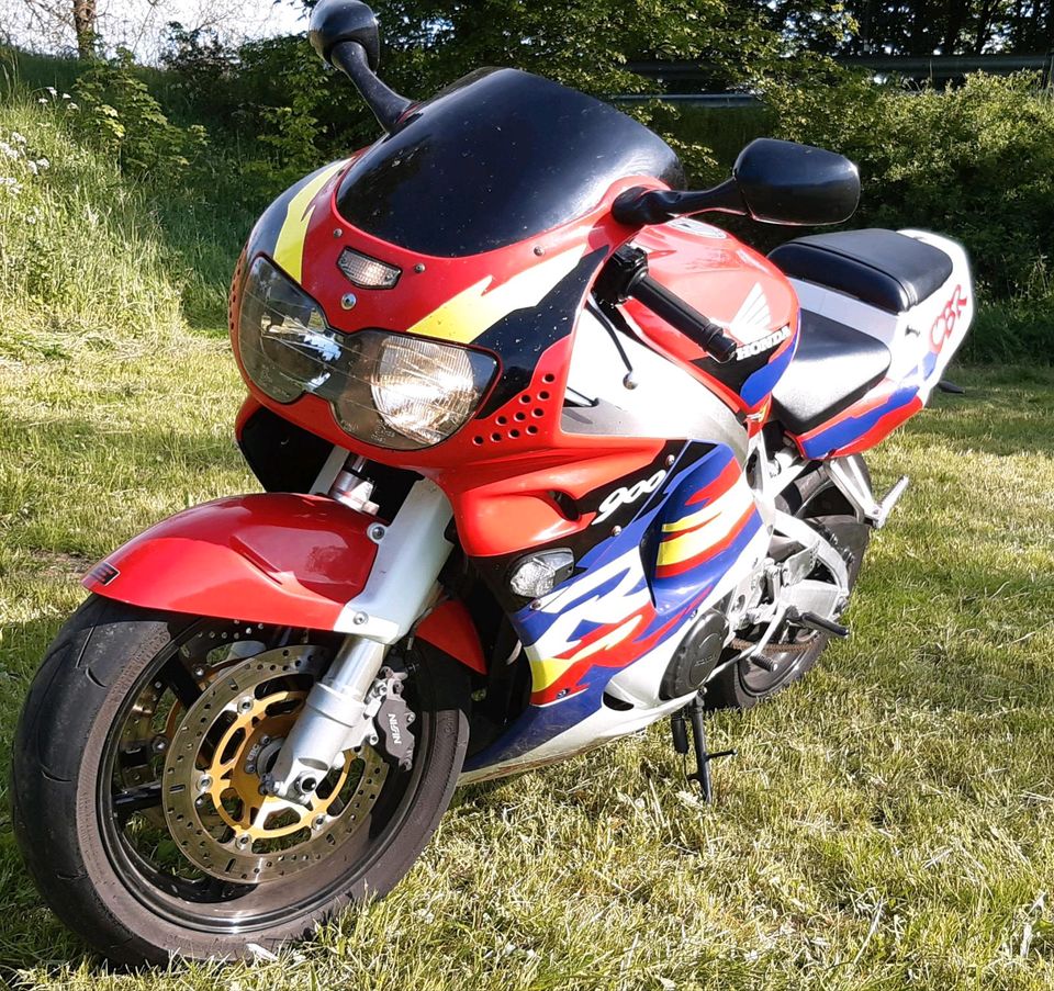 Honda CBR 900RR Fireblade in Medebach