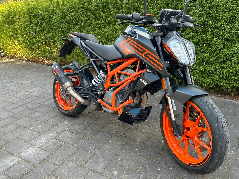 KTM DUKE 125 in Am Mellensee