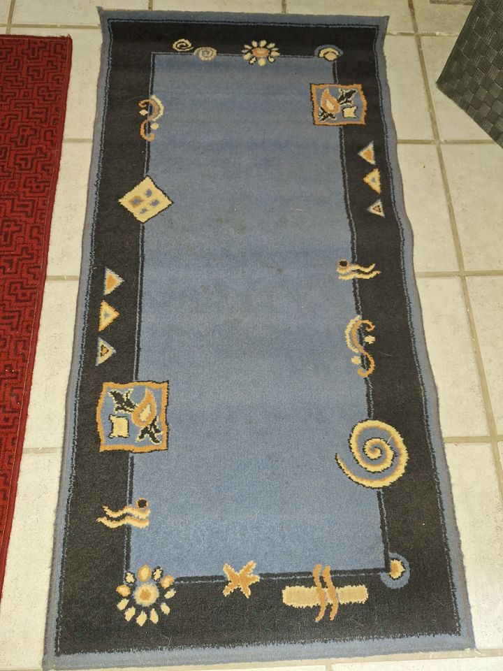 versch. Teppiche/ Läufer blau-Mix u. rot ca 138x69,5 bzw. 66cm in Erkelenz