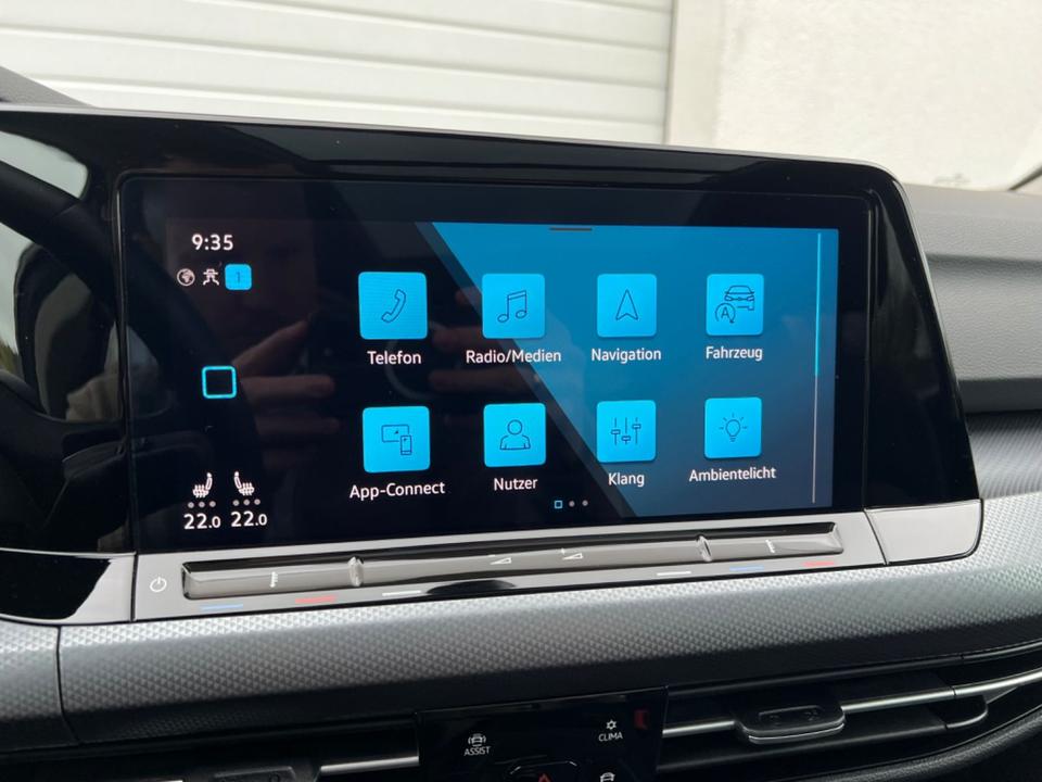 Volkswagen Golf VIII 1.5 eTSI/LED/AHK/Pano/Standh/ACC/R-Kam in Hünfeld