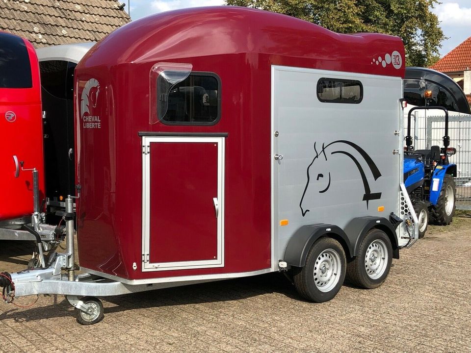 MESSEPREISE PFERDEANHÄNGER CHEVAL LIBERTE, CARELINER in Bremen