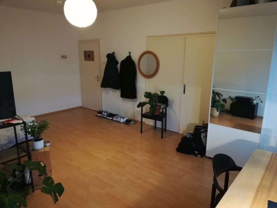 STUDENTEN aufgepasst - WG-Zimmer in 4er WG (nur 1 Person) in Karlsruhe