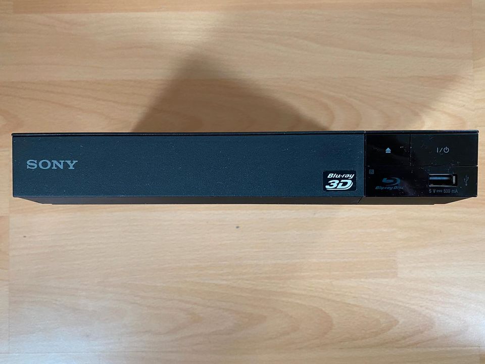 Panasonic Viera TH-42PZ70EA mit Blu-Ray/DVD Player Sony BDP-S4500 in Essen-Fulerum