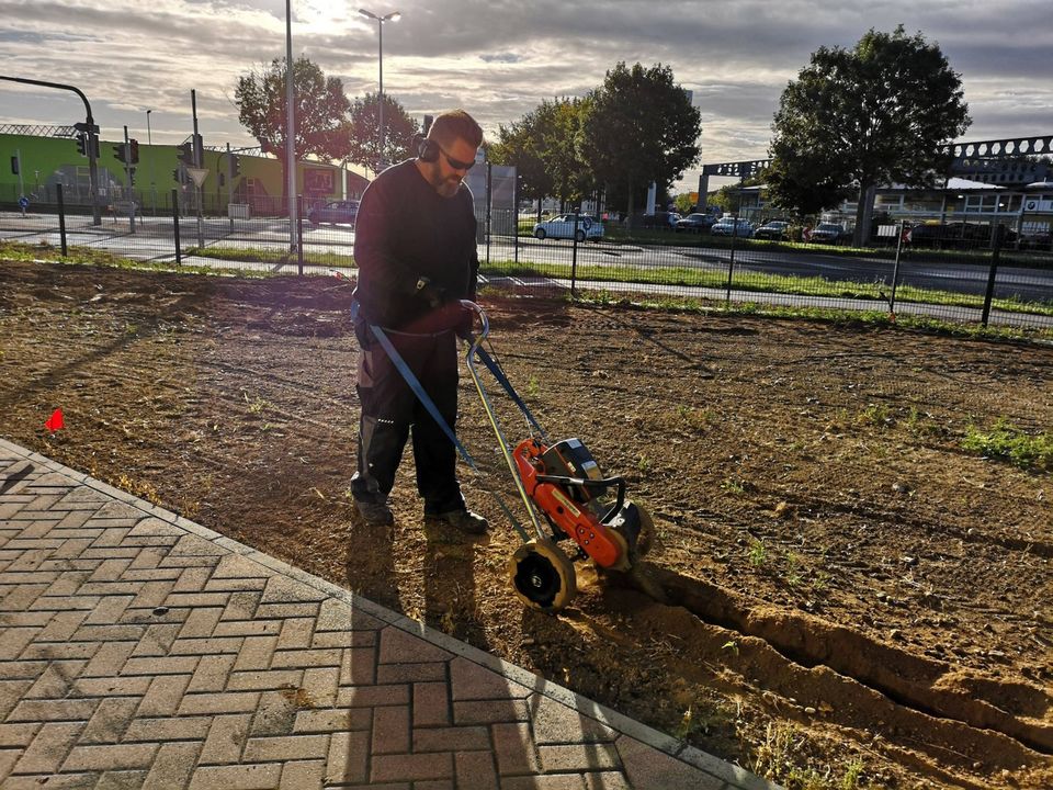 Vermietung HUSQVARNA Grabenfräse Geotrencher+ Führungsgestell in Neuenhagen