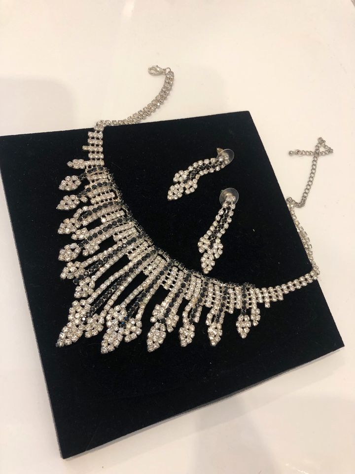 Collier Halskette Ohrringe Schmuck Set schwarz Silber farbig in Rottweil