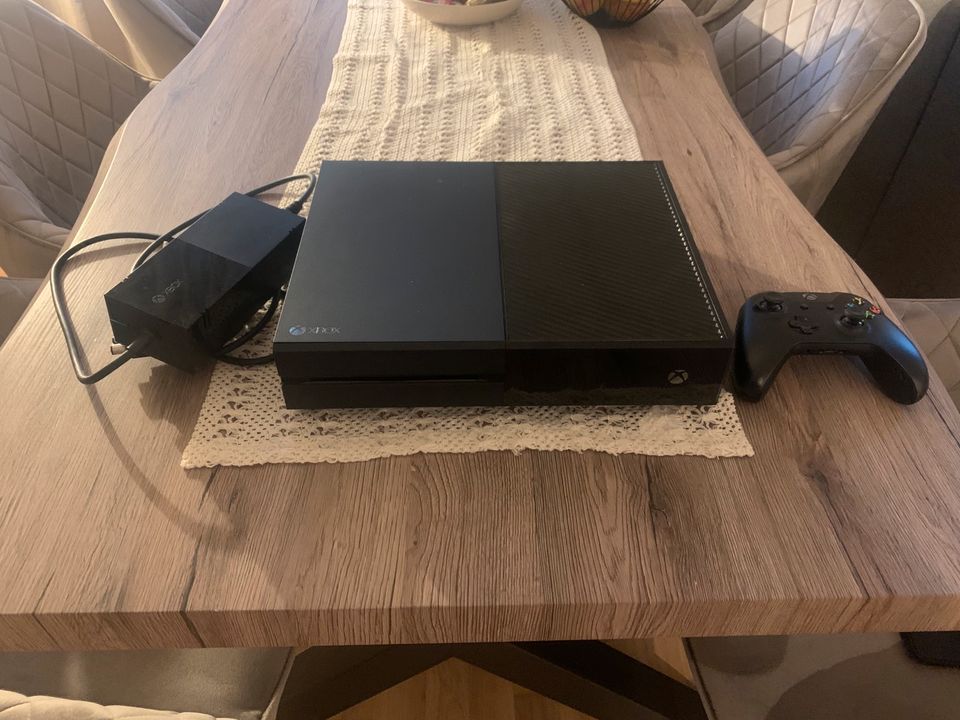 XBOX One + Controller in Halle