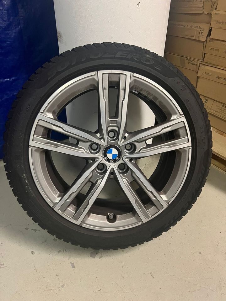 BMW,  1er, F40, Winterräder, M Doppelspeiche 550, 225/45 R17 in Wiesbaden