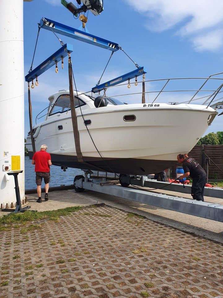 Verkaufe  Motorboot Bavaria 34 HT in Erkner