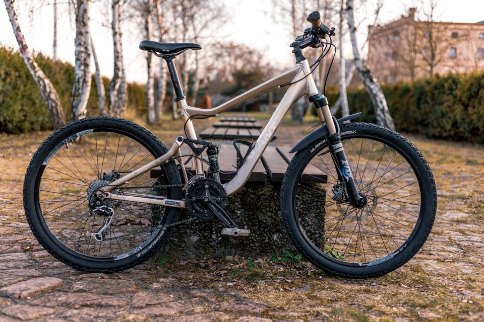 Giant Enduro mit Fox Federung 26" Zoll in Halle